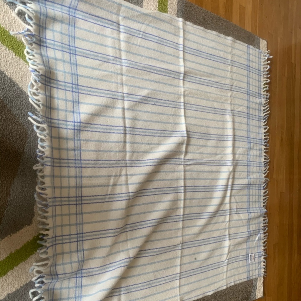 53” x 56” plaid blanket - Picture 5 of 8